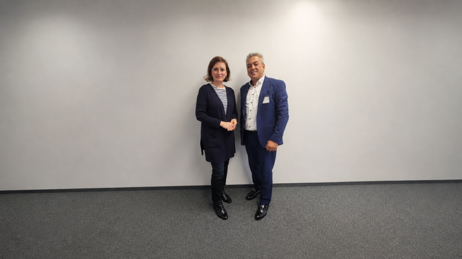 Aslı Sevindim, Josef-Tino Schneeberger. Aslı Sevindim, Leiterin Integration Ministeriums für Kinder, Jugend, Familie, NRW.